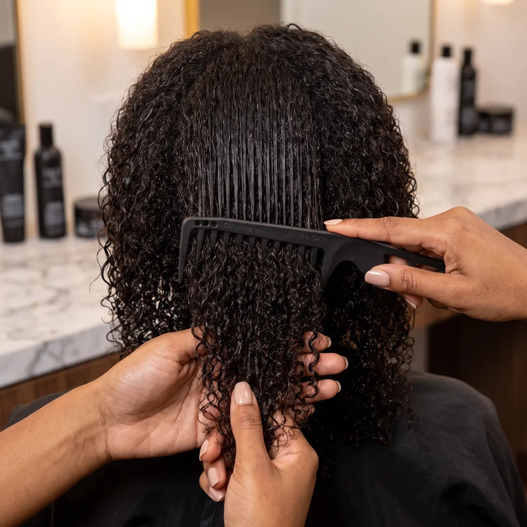 Carbonlite Comb Detangling In Use